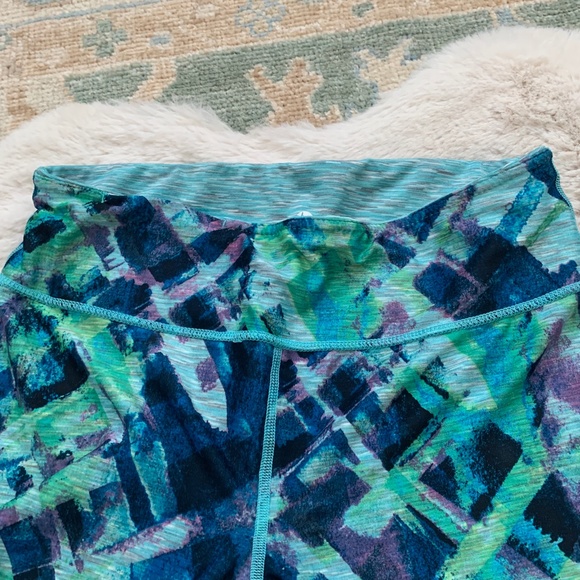 90 Degree by Reflex Reversible Blue Capri Work Out Leggings - Picture 9 of 11